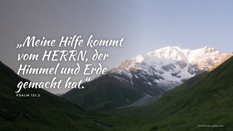 Desktop-Hintergrund mit Bibelvers Psalm 121,2: „Meine Hilfe kommt vom HERRN, der Himmel und Erde gemacht hat.“ – Blick hinauf zu schneebedeckten Bergen