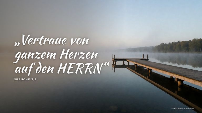 Desktop-Hintergrund mit Bibelvers Sprüche 3,5: „Vertraue von ganzem Herzen auf den HERRN“ – Holzsteg in einen stillen See
