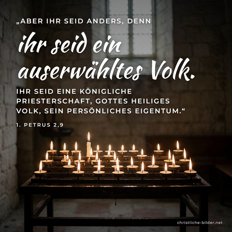Bibelvers 1. Petrus 2,9: Ihr seid ein auserwähltes Volk – Viele Kerzen in alter Kapelle