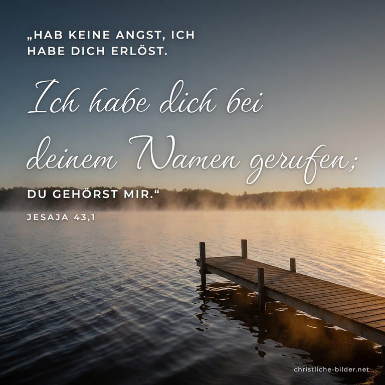 Bibelvers Jesaja 43,1: Ich habe dich bei deinem Namen gerufen – Steg am See im Morgennebel